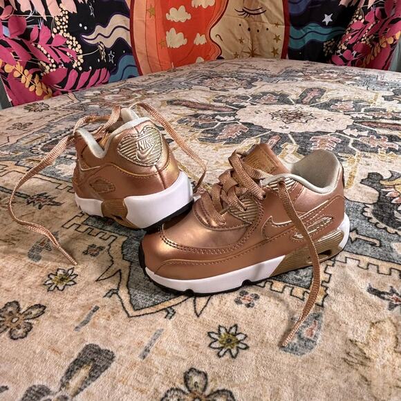 Nike Air Max 90 SE Metallic Rose Gold Girls Kids Toddler Size 8C Sneakers - Picture 5 of 13
